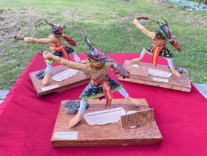 Miniatur Tarian Caci