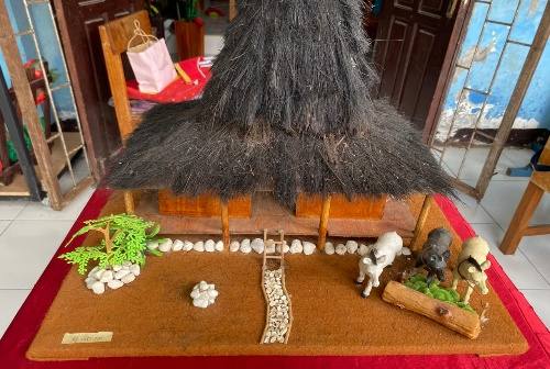 Miniatur Rumah Adat Sumba
