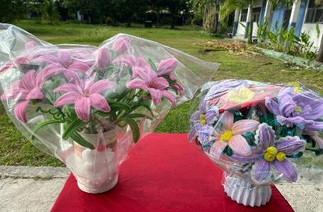 Bunga Meja Kawat Bulu